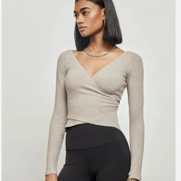 NWT CARBON38
Long Sleeve Wrap Ribbed Top - Beige - XS - Picture 1 of 10